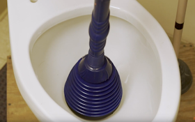 Mess-Free Plunger Fits Any Toilet Opening