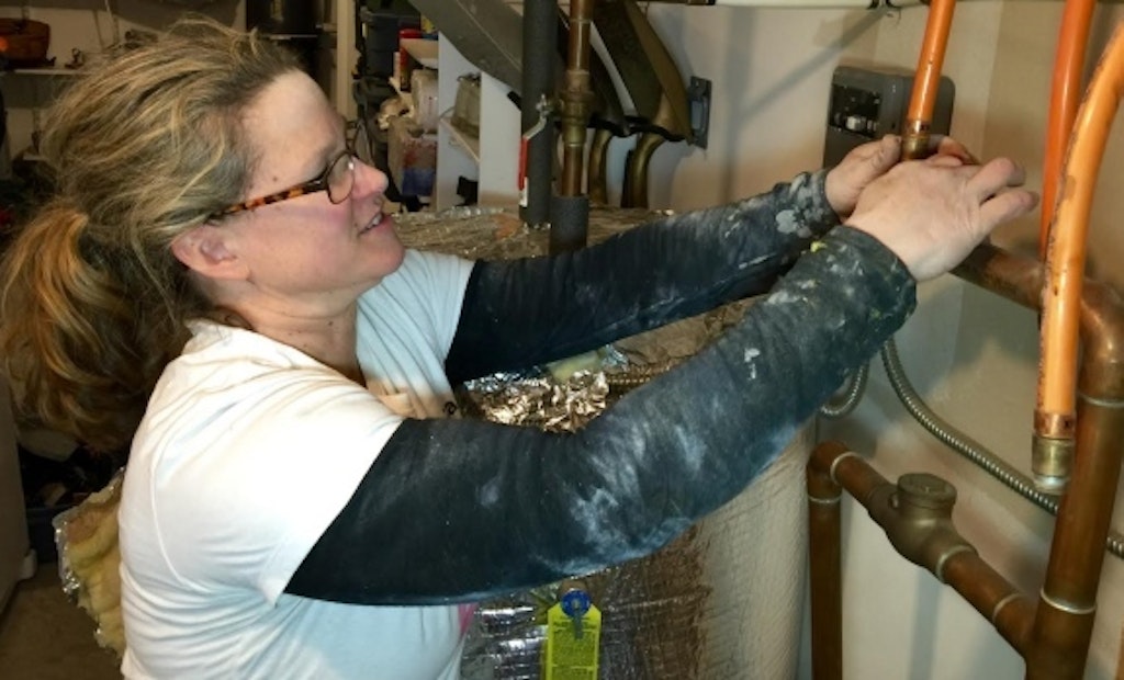 All-Women Plumbing Company Teaches Female Homeowners How to Make Minor Repairs